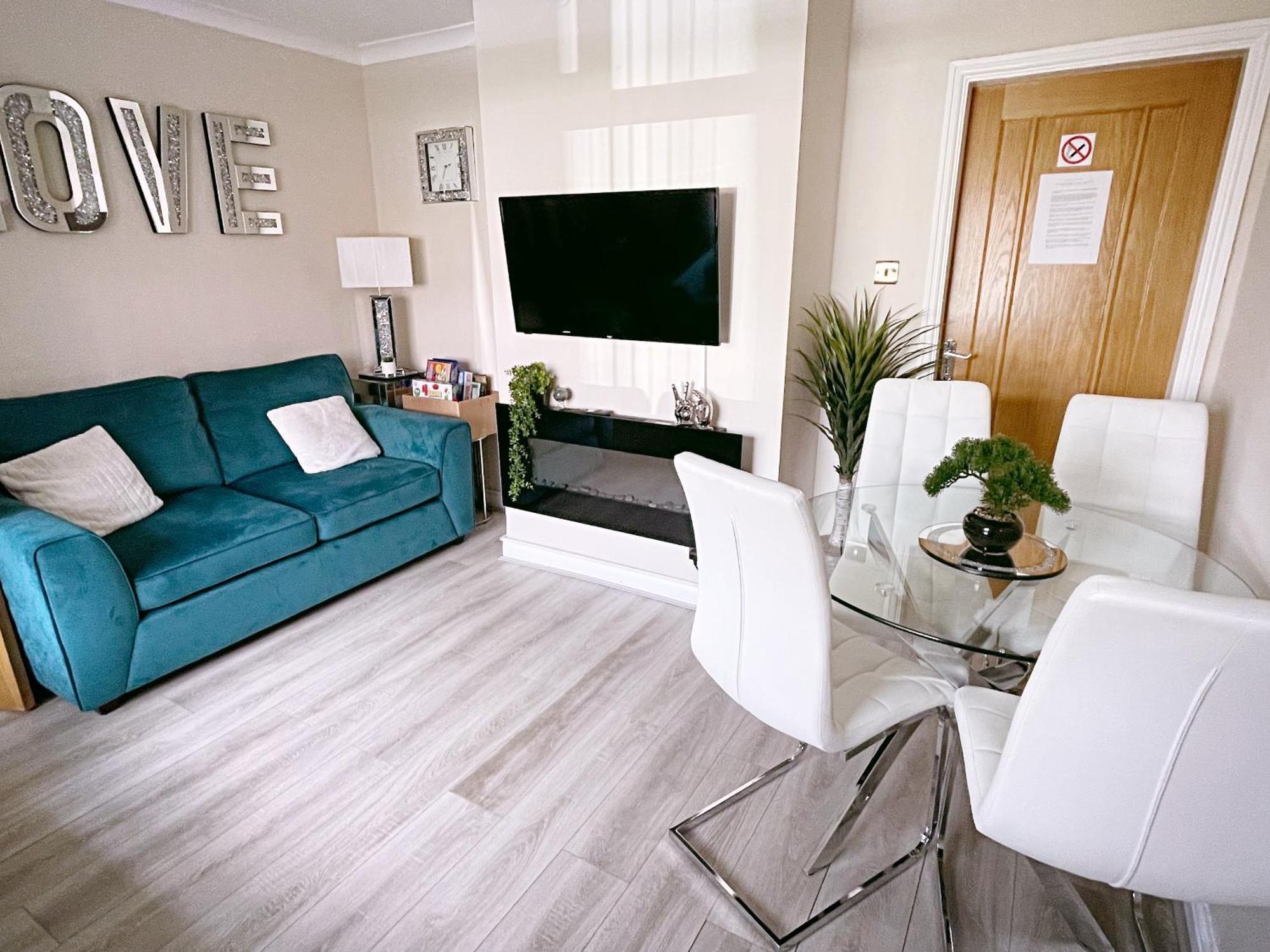 Entire 3-Bedroom Home In Oldham - Guest House Zewnętrze zdjęcie